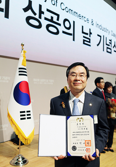 경동나비엔 최재범 대표, 상공의 날 대통령 표창 수상